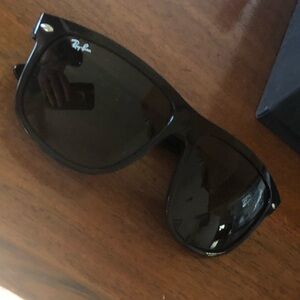 🌴Ray-Ban Black Sunglasses- 88A $50 or $40 w/offer